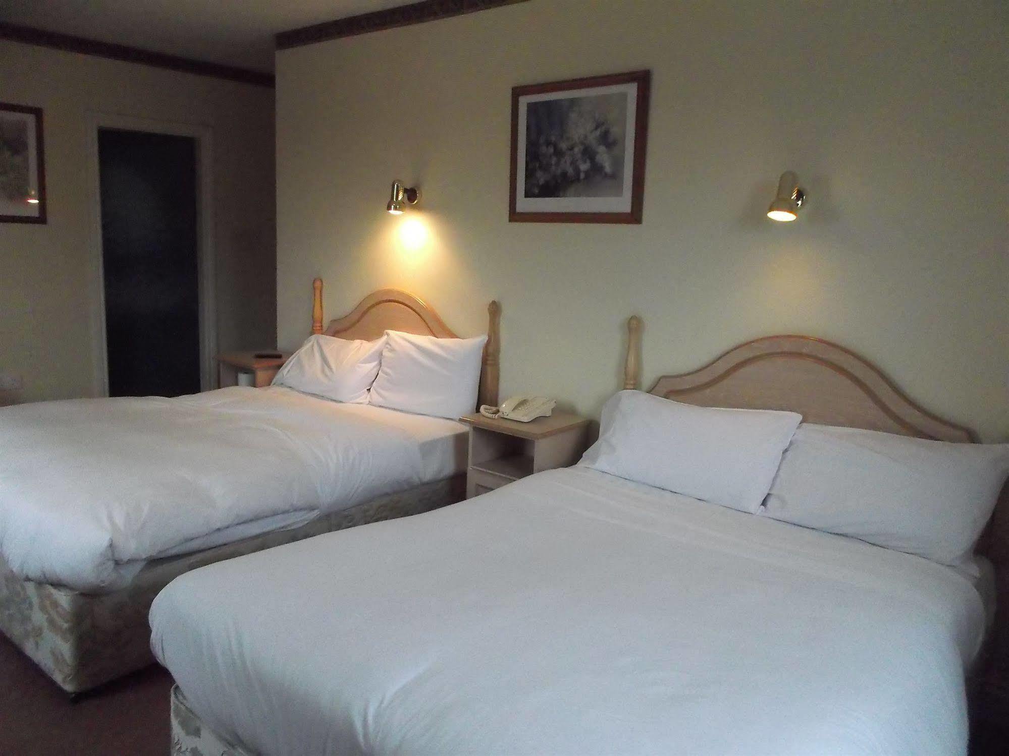 Dalys Inn Donore  Buitenkant foto