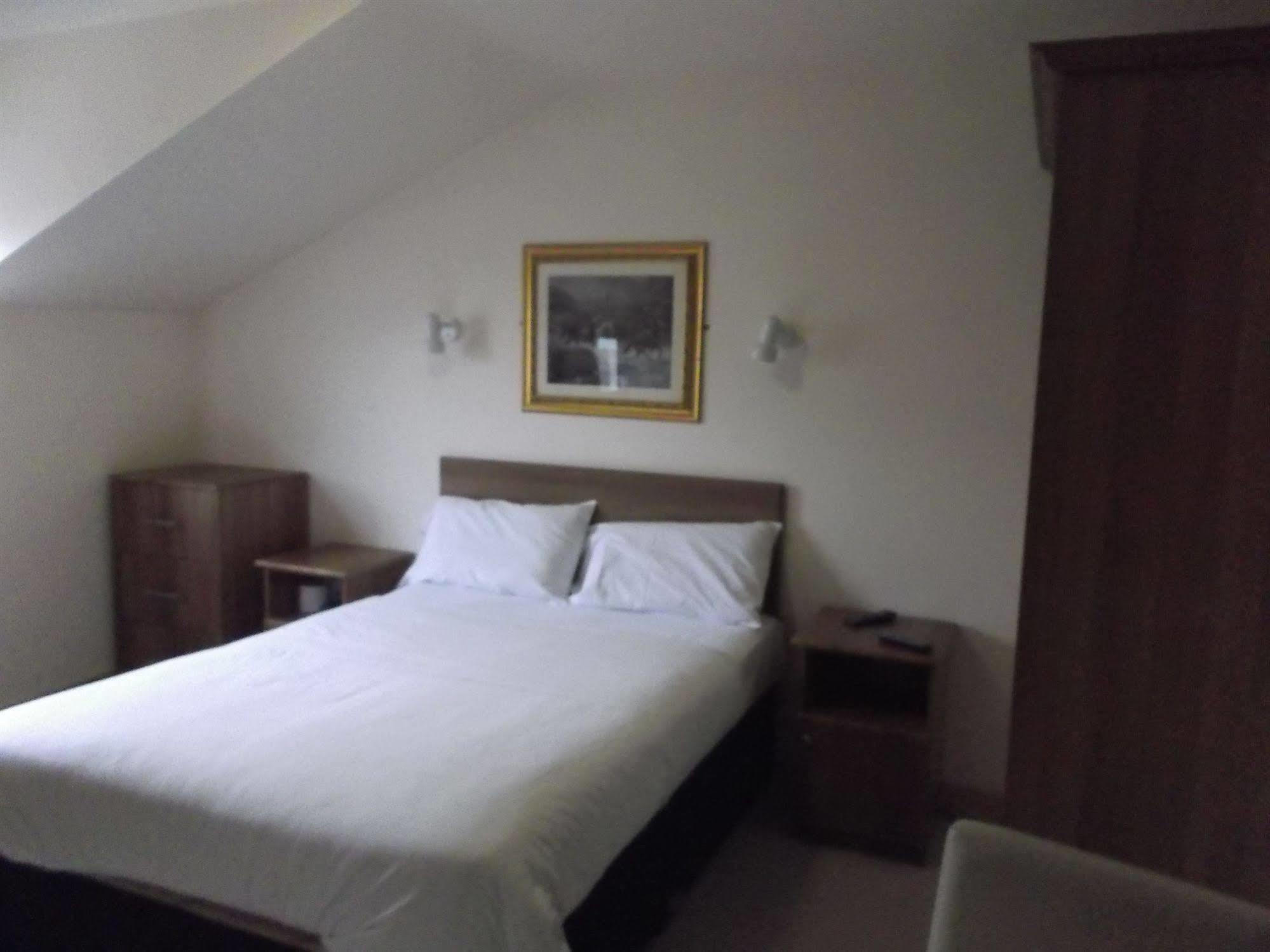 Dalys Inn Donore  Buitenkant foto